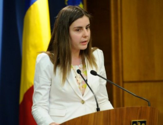 Băsescu, despre Petrescu: Această doamnă e bine echipată teoretic. Problema este lipsa de practică